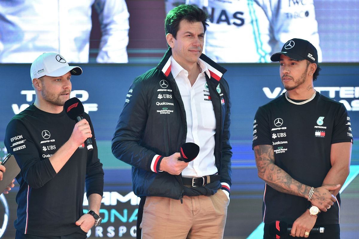 Mercedes' British driver Lewis Hamilton (R), Finnish teammate Valtteri Bottas (L),and team principal Toto Wolff (C) talk onstage during an F1 live event to introduce drivers and team principals in Melbourne on March 13, 2019, ahead of the Formula One Australian Grand Prix. (Photo by PETER PARKS / AFP) / -- IMAGE RESTRICTED TO EDITORIAL USE - STRICTLY NO COMMERCIAL USE --